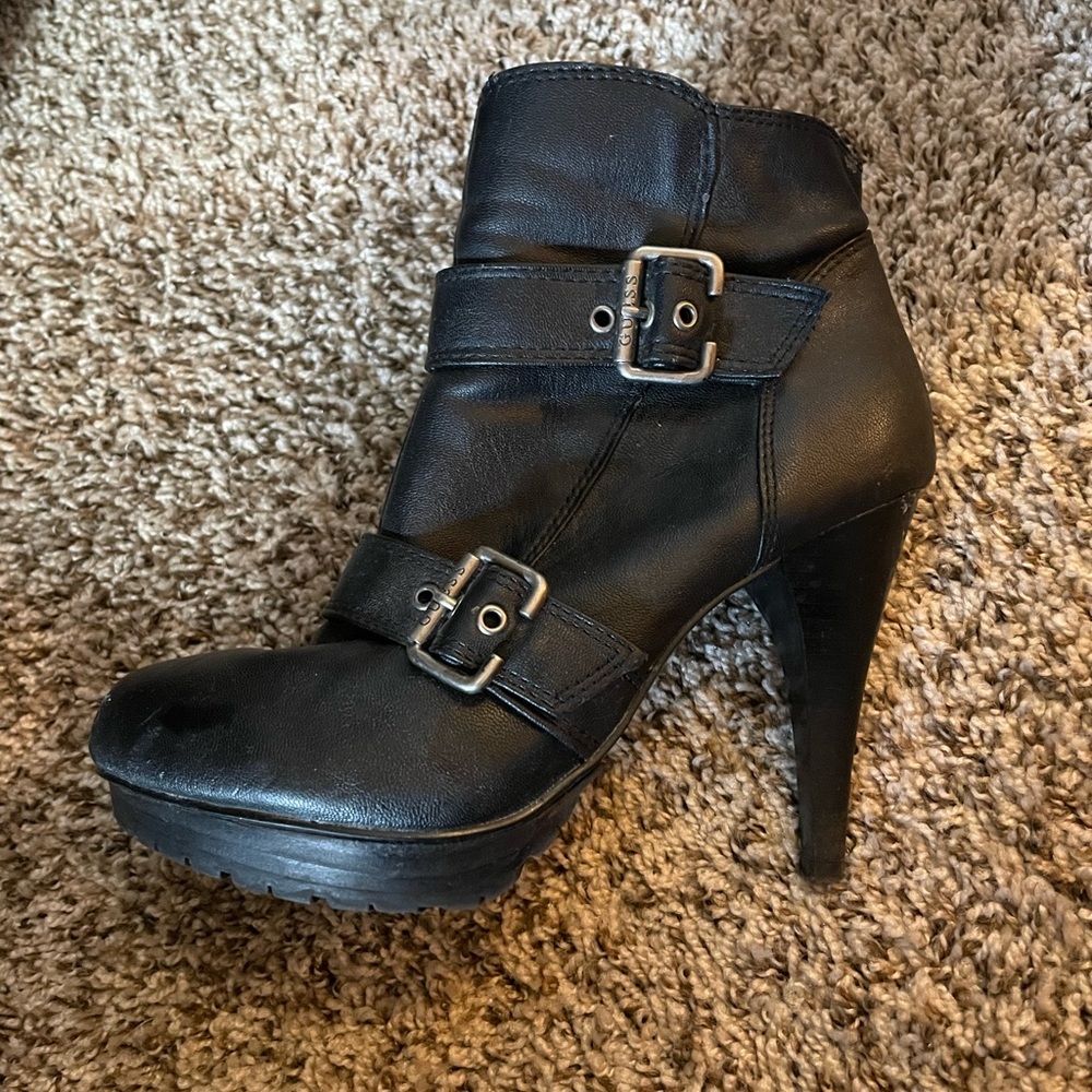 Guess Ankle Booties. Women’s size 6.5.